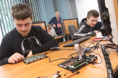 TFNIS 2024 dzień 3 (22.04.2024).  [fot. Andrzej Romański, Adam Zakrzewski, Grzegorz Olkowski] zdjęcie reportażowe z wydarzenia festiwalowego. Kliknij, aby powiększyć zdjęcie