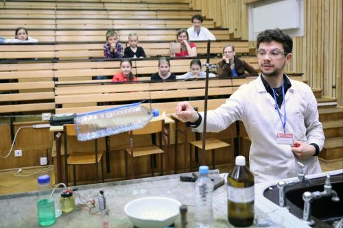  [fot. Andrzej Romański] Zdjęcie reportażowe z wydarzenia XIX Toruńskiego Festiwalu Nauki i Sztuki.  Kliknij, aby powiększyć zdjęcie